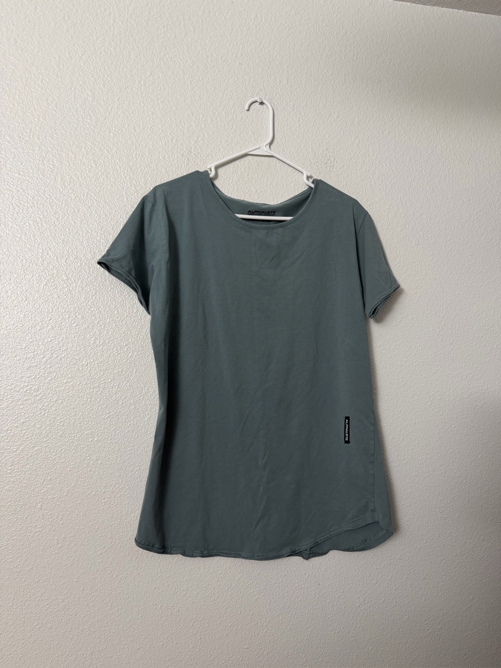 Alphalete Short-Sleeve Crewneck Tee in Dusty Teal SZ M